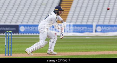 Aufgenommen in Edgbaston, Birmingham, Großbritannien, am 27. April 2023 im Edgbaston Stadium. Abgebildet ist Ed Barnard von Warwickshire an Tag 1 des Spiels LV= Insurance County Cup zwischen Warwickshire County Cricket Club & Surrey Image ist nur für redaktionelle Zwecke, Gutschrift an Stu Leggett über Alamy Live News Stockfoto