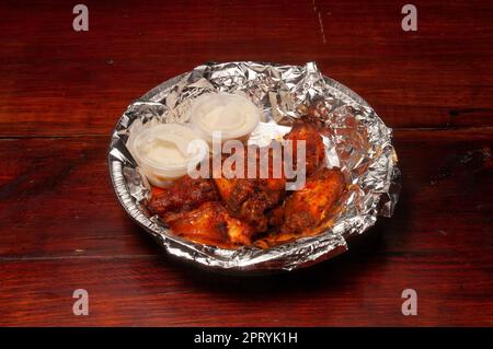 Authentische amerikanische Küche, am besten bekannt als Buffalo Hot Wings Stockfoto