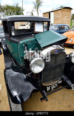 Ford Pick Up Truck der 1930er Jahre auf statischem Display im Parkplatz am 23. April 2023 Stockfoto