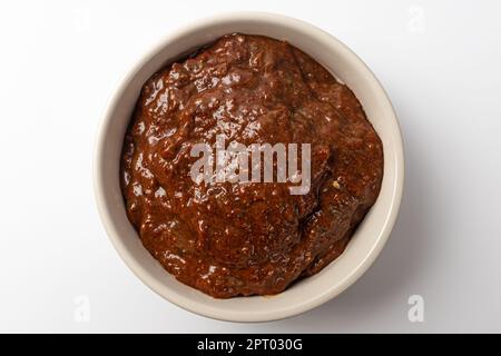 Essen aus Largehead-Haarschwanz. Mit Salz gesalzener Fisch. Salziges und fischiges Essen Stockfoto