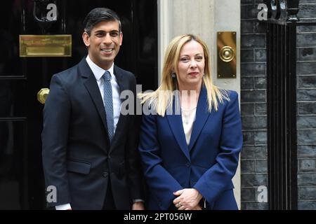 London, Großbritannien. 27. April 2023. Premierminister Rishi Sunak trifft sich mit Giorgia Meloni, dem italienischen Premierminister in der Downing Street, Credit: MARTIN DALTON/Alamy Live News Stockfoto