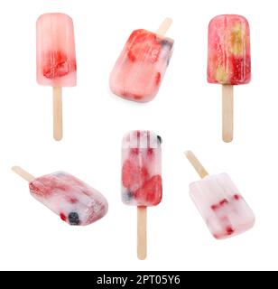 Mit leckerem Beereneis auf weißem Hintergrund Stockfoto