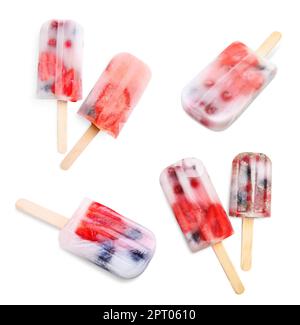 Mit leckerem Beereneis auf weißem Hintergrund Stockfoto