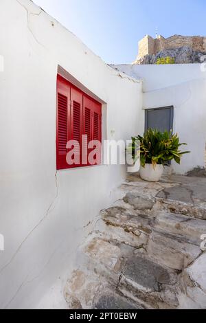 Anafiotika, malerisches kleines Viertel von Athen, Teil des alten historischen Viertels Plaka, enge Gassen, Athen, Griechenland. Es ist ein traditionelles Dorf Stockfoto