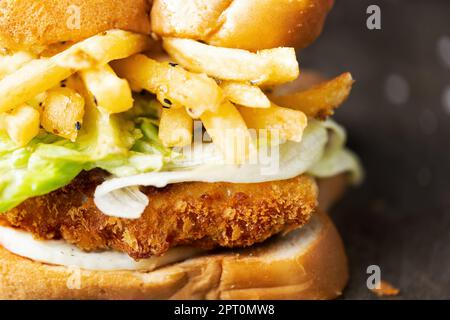 Nahaufnahme von japanischem Schweinekotelett Sandwich Katsu Sando Stockfoto