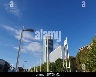 TURIN, ITALIEN - CIRCA SEPTEMBER 2022: Wolkenkratzer der Firmenzentrale Intesa San Paolo, entworfen von Renzo Piano Stockfoto