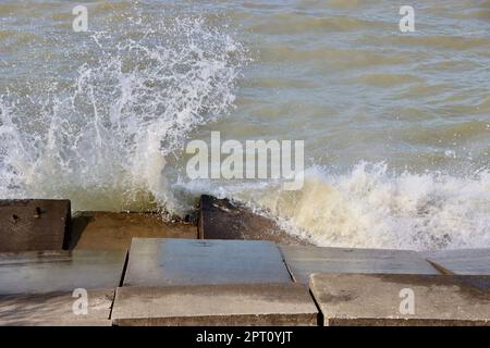 Die Küste am Lake Erie im Lakewood Park westlich der Stadt Cleveland, Ohio Stockfoto