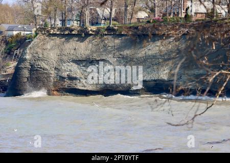 Die Küste am Lake Erie im Lakewood Park westlich der Stadt Cleveland, Ohio Stockfoto