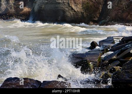 Die Küste am Lake Erie im Lakewood Park westlich der Stadt Cleveland, Ohio Stockfoto