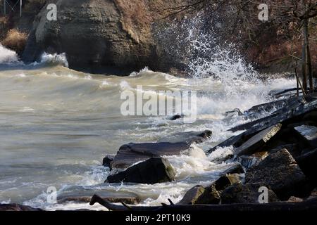 Die Küste am Lake Erie im Lakewood Park westlich der Stadt Cleveland, Ohio Stockfoto