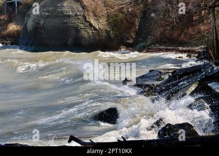 Die Küste am Lake Erie im Lakewood Park westlich der Stadt Cleveland, Ohio Stockfoto