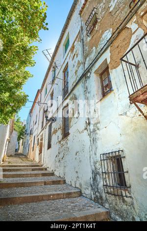 Ronda - die antike Stadt Ronda, Andalusien. Verlassene öffentliche Häuser der antiken Stadt Ronda, Andalusien, Spanien Stockfoto