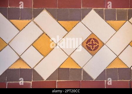 Mosaikboden im Hinterhof der Casa Batlló (Barcelona, Katalonien, Spanien) ESP: Suelo con mosaico en el Patio posterior de la Casa Batlló (España) Stockfoto