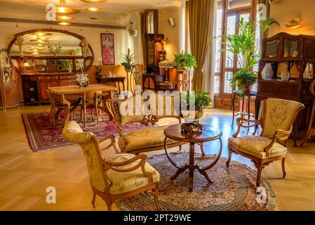 Apartment mit moderner Einrichtung und Möbeln im zweiten Stock der Casa Batlló (Barcelona, Katalonien, Spanien) Stockfoto