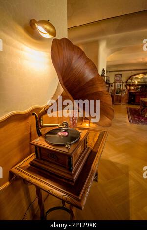 Apartment mit moderner Einrichtung und Möbeln im zweiten Stock der Casa Batlló (Barcelona, Katalonien, Spanien) Stockfoto