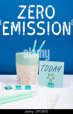 Schrift zeigt den Text „Null Emission“ an, das Wort „geschrieben auf“ bezieht sich auf einen Motor, der keine Luftschadstoffe emittiert Stockfoto