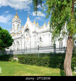 Außenansicht des bulgarischen St. im neobyzantinischen Architekturstil Stephen Church, Sveti Stefan Kilisesi oder die bulgarische Eisenkirche, ein bulgarischer Ortho Stockfoto