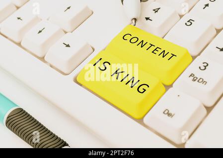 Handschriftlicher Text Inhalt ist König, konzeptionelle Foto-Online-Werbestrategie Suchmaschinenmarketing Stockfoto