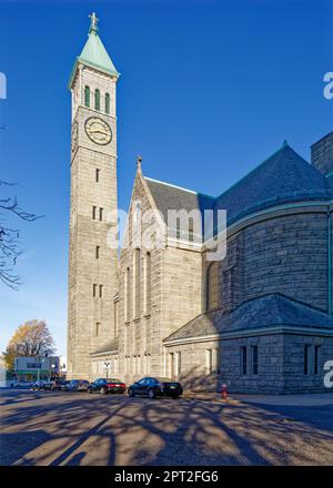 St. John the Baptist Roman Catholic Church ist ein Wahrzeichen aus dem 19. Jahrhundert, einst das höchste Gebäude von Jersey City, renoviert und 2020 restauriert. Stockfoto