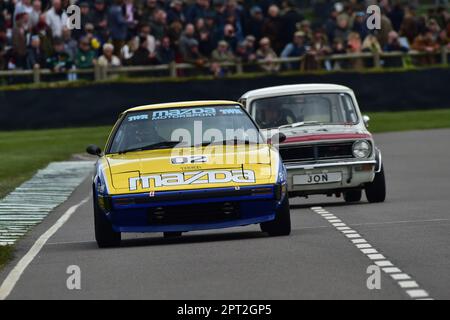 Alex Taylor, Mazda RX-7, Lawrence Warr, Mini 1275 GT, Gordon Spice Trophy, Heat 2, für Limousinen der Gruppe 1, die in den Jahren 1970 bis 1982 ein Rennen gefahren sind, fahren Sie mit Stockfoto