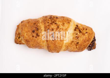 Beginnen Sie den Tag mit einem köstlichen und leckeren Frühstück. Gönnen Sie sich ein frisch gebackenes Schokoladen-Croissant, perfekt kombiniert mit einem Stockfoto
