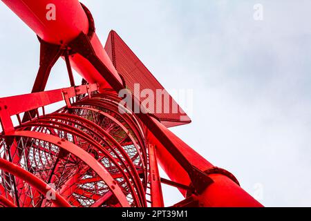 Roter Turm Wachturm Leuchtturmarchitektur in Weddewarden Bremerhaven Deutschland. Stockfoto
