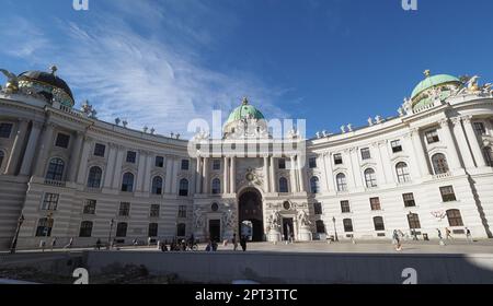 WIEN, ÖSTERREICH - CA. SEPTEMBER 2022: Hofburg ehemaliges Kaiserhaus Stockfoto