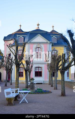 Schloss Dornburg in Rokoko-Architektur im Frühling Stockfoto