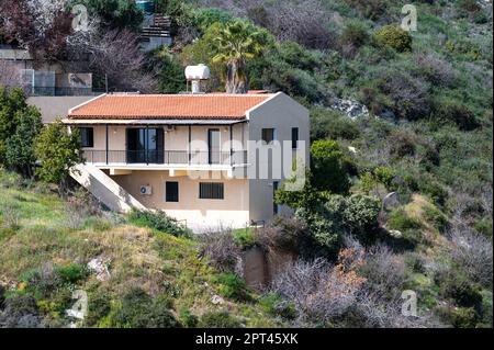 Tala, Zypern - 27. März 2023 - Ferienhaus in den grene Bergen Stockfoto