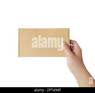 Braune Papierkastenverpackung mit Handgriff isoliert auf weißem Hintergrund Stockfoto
