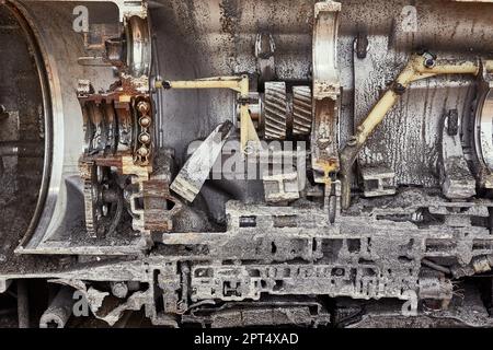 Querschnitt von Motor und Getriebe in zwei Hälften geschnitten, um technische Details anzuzeigen Stockfoto
