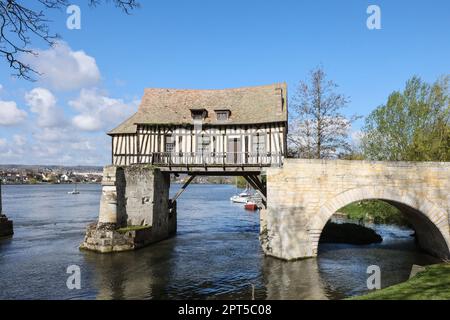 Vernon ist eine Gemeinde im französischen Departement Eure, der Verwaltungsregion der Normandie, Nordfrankreich. Es liegt am Ufer der seine, etwa auf halbem Weg zwischen Paris und Rouen. Vernon ist eine Gemeinde im französischen Departement Eure, der Verwaltungsregion der Normandie, Nordfrankreich. Es liegt am Ufer der seine, etwa auf halbem Weg zwischen Paris und Rouen. Die alte Mühle von Vernon, die Old Mill Bridge, die Old Mill Bridge von Vernon, die alte Mühle, Brücke, At, vernon, in, frankreich, over, the, Flusswade, Normandie, Normandie, Nordwestfrankreich, Frankreich, Europa, Europa, die, alt, Mühle, Brücke, A Stockfoto