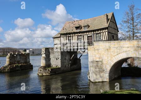 Vernon ist eine Gemeinde im französischen Departement Eure, der Verwaltungsregion der Normandie, Nordfrankreich. Es liegt am Ufer der seine, etwa auf halbem Weg zwischen Paris und Rouen. Vernon ist eine Gemeinde im französischen Departement Eure, der Verwaltungsregion der Normandie, Nordfrankreich. Es liegt am Ufer der seine, etwa auf halbem Weg zwischen Paris und Rouen. Die alte Mühle von Vernon, die Old Mill Bridge, die Old Mill Bridge von Vernon, die alte Mühle, Brücke, At, vernon, in, frankreich, over, the, Flusswade, Normandie, Normandie, Nordwestfrankreich, Frankreich, Europa, Europa, die, alt, Mühle, Brücke, A Stockfoto