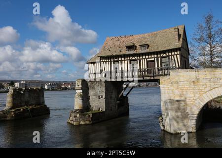 Vernon ist eine Gemeinde im französischen Departement Eure, der Verwaltungsregion der Normandie, Nordfrankreich. Es liegt am Ufer der seine, etwa auf halbem Weg zwischen Paris und Rouen. Vernon ist eine Gemeinde im französischen Departement Eure, der Verwaltungsregion der Normandie, Nordfrankreich. Es liegt am Ufer der seine, etwa auf halbem Weg zwischen Paris und Rouen. Die alte Mühle von Vernon, die Old Mill Bridge, die Old Mill Bridge von Vernon, die alte Mühle, Brücke, At, vernon, in, frankreich, over, the, Flusswade, Normandie, Normandie, Nordwestfrankreich, Frankreich, Europa, Europa, die, alt, Mühle, Brücke, A Stockfoto