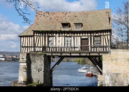 Vernon ist eine Gemeinde im französischen Departement Eure, der Verwaltungsregion der Normandie, Nordfrankreich. Es liegt am Ufer der seine, etwa auf halbem Weg zwischen Paris und Rouen. Vernon ist eine Gemeinde im französischen Departement Eure, der Verwaltungsregion der Normandie, Nordfrankreich. Es liegt am Ufer der seine, etwa auf halbem Weg zwischen Paris und Rouen. Die alte Mühle von Vernon, die Old Mill Bridge, die Old Mill Bridge von Vernon, die alte Mühle, Brücke, At, vernon, in, frankreich, over, the, Flusswade, Normandie, Normandie, Nordwestfrankreich, Frankreich, Europa, Europa, die, alt, Mühle, Brücke, A Stockfoto