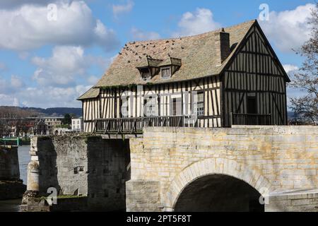 Vernon ist eine Gemeinde im französischen Departement Eure, der Verwaltungsregion der Normandie, Nordfrankreich. Es liegt am Ufer der seine, etwa auf halbem Weg zwischen Paris und Rouen. Vernon ist eine Gemeinde im französischen Departement Eure, der Verwaltungsregion der Normandie, Nordfrankreich. Es liegt am Ufer der seine, etwa auf halbem Weg zwischen Paris und Rouen. Die alte Mühle von Vernon, die Old Mill Bridge, die Old Mill Bridge von Vernon, die alte Mühle, Brücke, At, vernon, in, frankreich, over, the, Flusswade, Normandie, Normandie, Nordwestfrankreich, Frankreich, Europa, Europa, die, alt, Mühle, Brücke, A Stockfoto