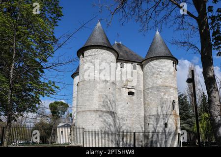 Château des Tourelles, SCHLOSS TOURELLES das Schloss Tourelles wurde 1196 von Philippe Augustus erbaut. Es war ein Brückenkopf, der die Stadt Vernon an der Grenze des Kronenlandes und des Herzogtums der Normandie verteidigen sollte. Diese Festung besteht aus vier Türmen und einem Bergfried. Befindet sich neben der alten Mühle von Vernon, der Old Mill Bridge, der Old Mill Bridge von Vernon, der Old Mill Bridge, der Old Mill Bridge, der, Old, Mill, Bridge, at, vernon, in, frankreich, over, the, Flusswade, Normandie, Normandie, Nordwestfrankreich, Französisch, Europa, Europa, Stockfoto