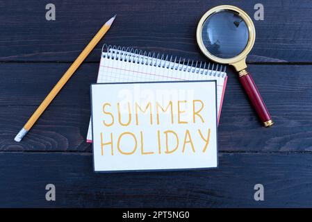 Schreiben Anzeige Text Sommerurlaub, Wort für besondere Zeit im Sommer für Entspannung und Spaß Stockfoto