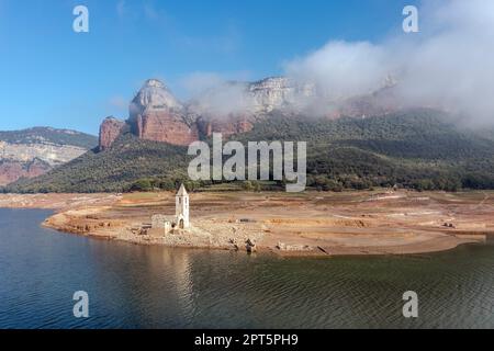 Luftaufnahme des Stausees Sau, im Fluss Ter, in der Provinz Girona, Katalonien, Spanien. Stockfoto