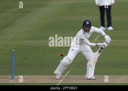Durham's Graham Clark beim LV= County Championship Match zwischen Durham und Derbyshire im Seat Unique Riverside, Chester le Street am Donnerstag, den 27. April 2023. (Foto: Mark Fletcher | MI News) Guthaben: MI News & Sport /Alamy Live News Stockfoto