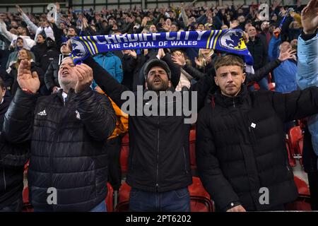 Cardiff City Fans beim Sky Bet Championship Match im AESSEAL New York Stadium, Rotherham. Foto: Donnerstag, 27. April 2023. Stockfoto