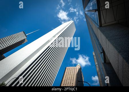 Chicago Gebäude und Patriot Flagge, Chicago, Illinois, USA Stockfoto