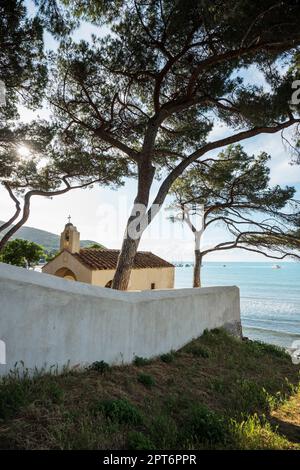 Kapelle am Strand, Spiaggia di Baratti, Baratti, Populonia, in der Nähe von Piombino, Maremma, Provinz Livorno, Toskana, Italien Stockfoto