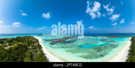 Luftaufnahme, Lankanfushi, Paradise Island mit Wasser Bungalows, North Male Atoll, Indischer Ozean, Malediven Stockfoto
