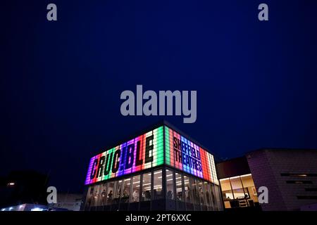 Ein allgemeiner Blick auf den Schmelztiegel am 13. Tag der Cazoo Snooker-Weltmeisterschaft im Crucible Theatre, Sheffield. Foto: Donnerstag, 27. April 2023. Stockfoto