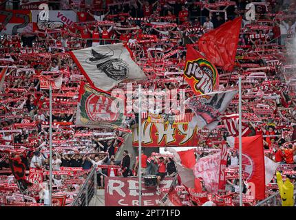 Fanblock, Fans, Flaggen, Banner, 1. FC Köln, PreZero Arena, Sinsheim, Baden-Württemberg, Deutschland Stockfoto