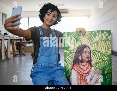 Frau, Telefon Selfie oder Kunst Malerei für E-Commerce-Website, Online-Shop oder kreativ über uns Marke. Smile, Happy Artist oder mobile Technologie Stockfoto