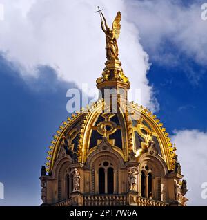 Die vergoldete Statue des Erzengels Michael, Künstler August Kiss, Schloss Schwerin, Schwerin, Mecklenburg-Vorpommern, Deutschland Stockfoto