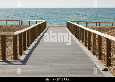 Neue Promenade am Kiesstrand von Brighton in East Sussex, England Stockfoto