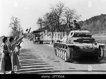 ÷sterreich: st¸rmischer Jubel empf’ngt die deutschen Formationen in ÷sterreich. 13.3.1938 Presse-Bild-Zentrale Stockfoto